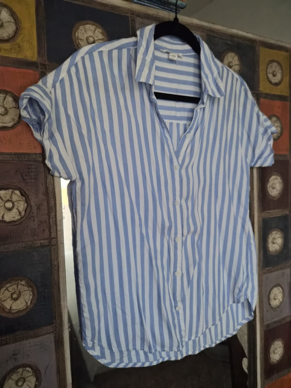 beachlunchlounge Light Blue and White Striped Short-Sleeve Button Down